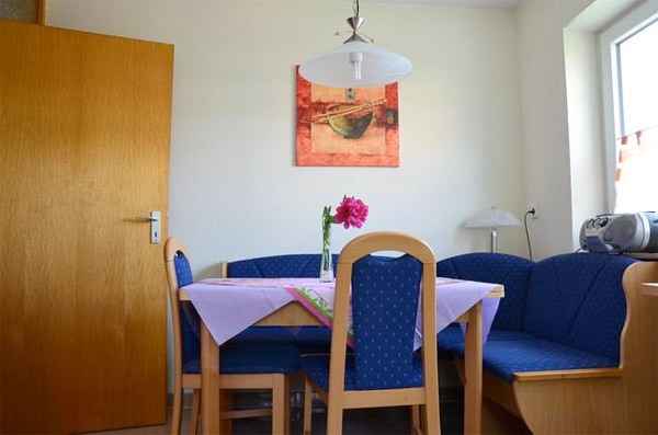 Ferienwohnung im Schwarzwald für 6 Personen in Pforzheim - Sitzecke in der Küche